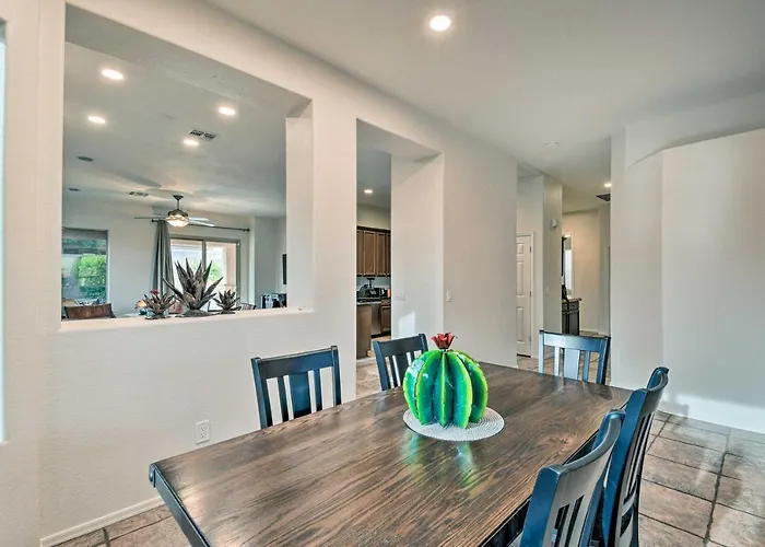 Patio & Fire Pit: Family Retreat In Cave Creek! *