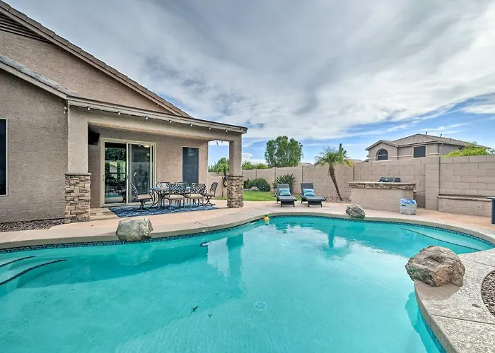 Patio & Fire Pit: Family Retreat In Cave Creek! *