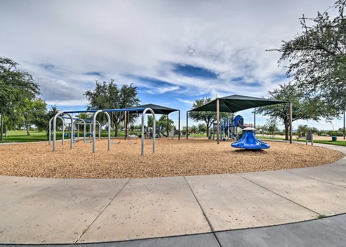 Patio & Fire Pit: Family Retreat In Cave Creek!