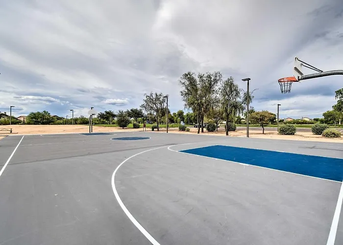 Patio & Fire Pit: Family Retreat In Cave Creek! Cave Creek